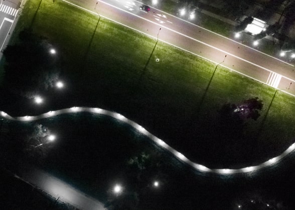 Vista dall'alto di un campo illuminato